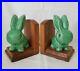 Rare-Pair-Of-Vintage-Sylvac-Green-Snub-Nose-Rabbit-Bookends-Oak-Ceramic-01-dbpl